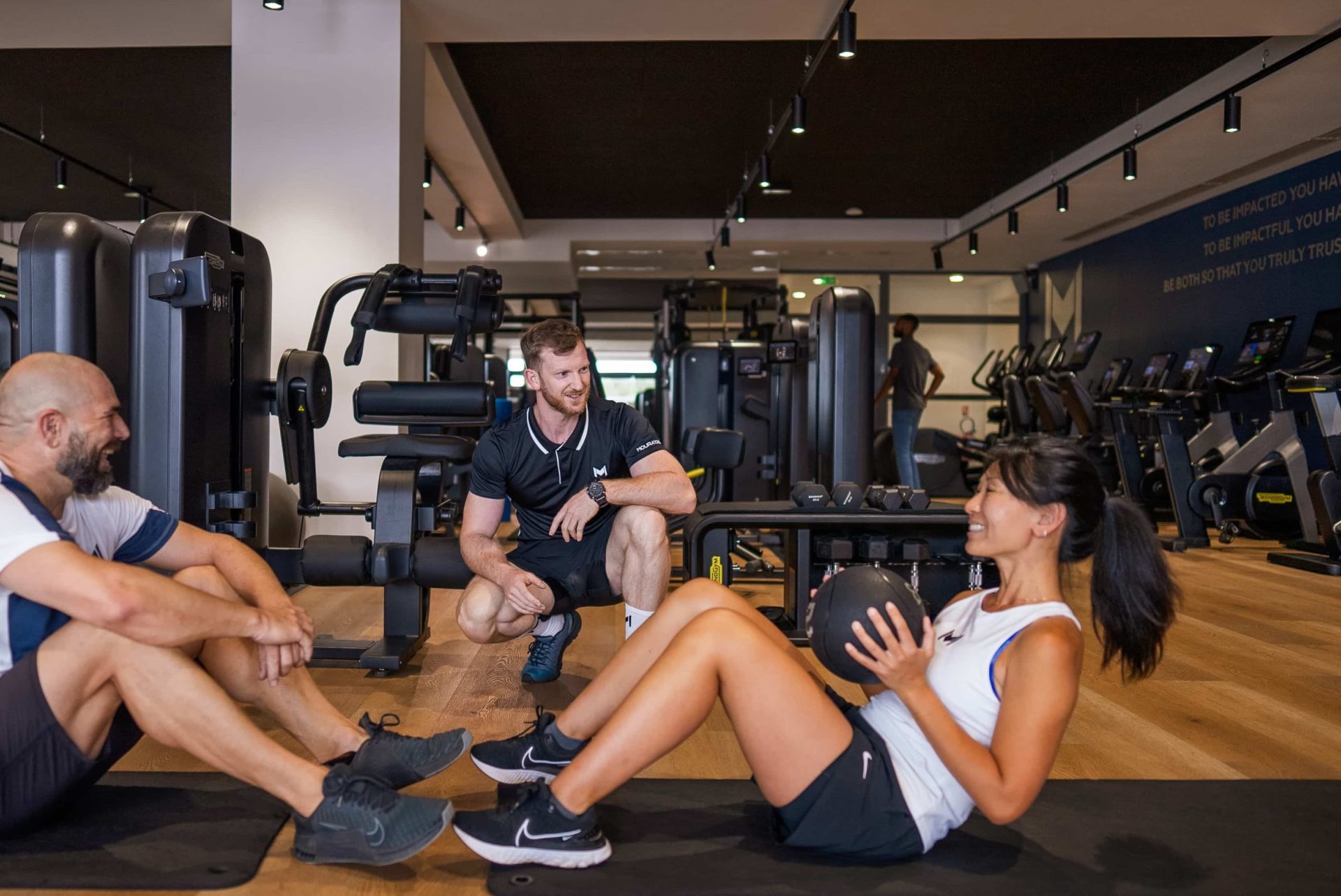 Members accompanied in the Mouratoglou Country Club sports hall